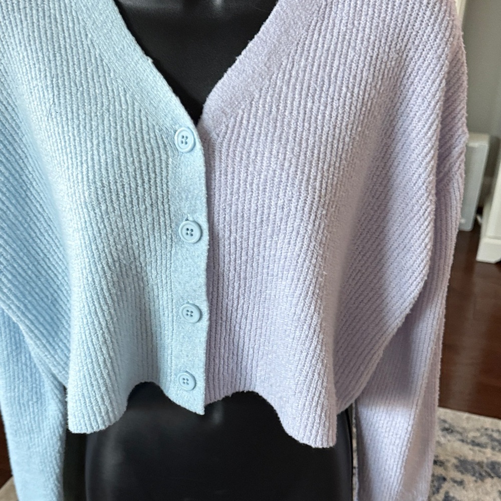 Arizona Jean Company Light Blue and Lavender Cardigan - Picture 3 of 4